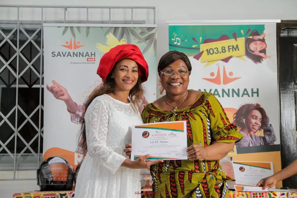 Remise de diplôme à Savannah FM pour la formation en leadership